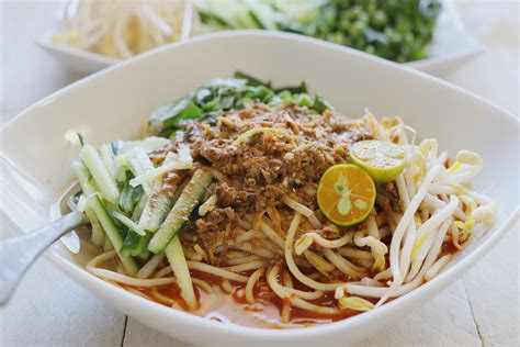  Laksa Johor; Yoğurtlu ve Baharatlı Bir Deniz Ürünleri Şöleni!